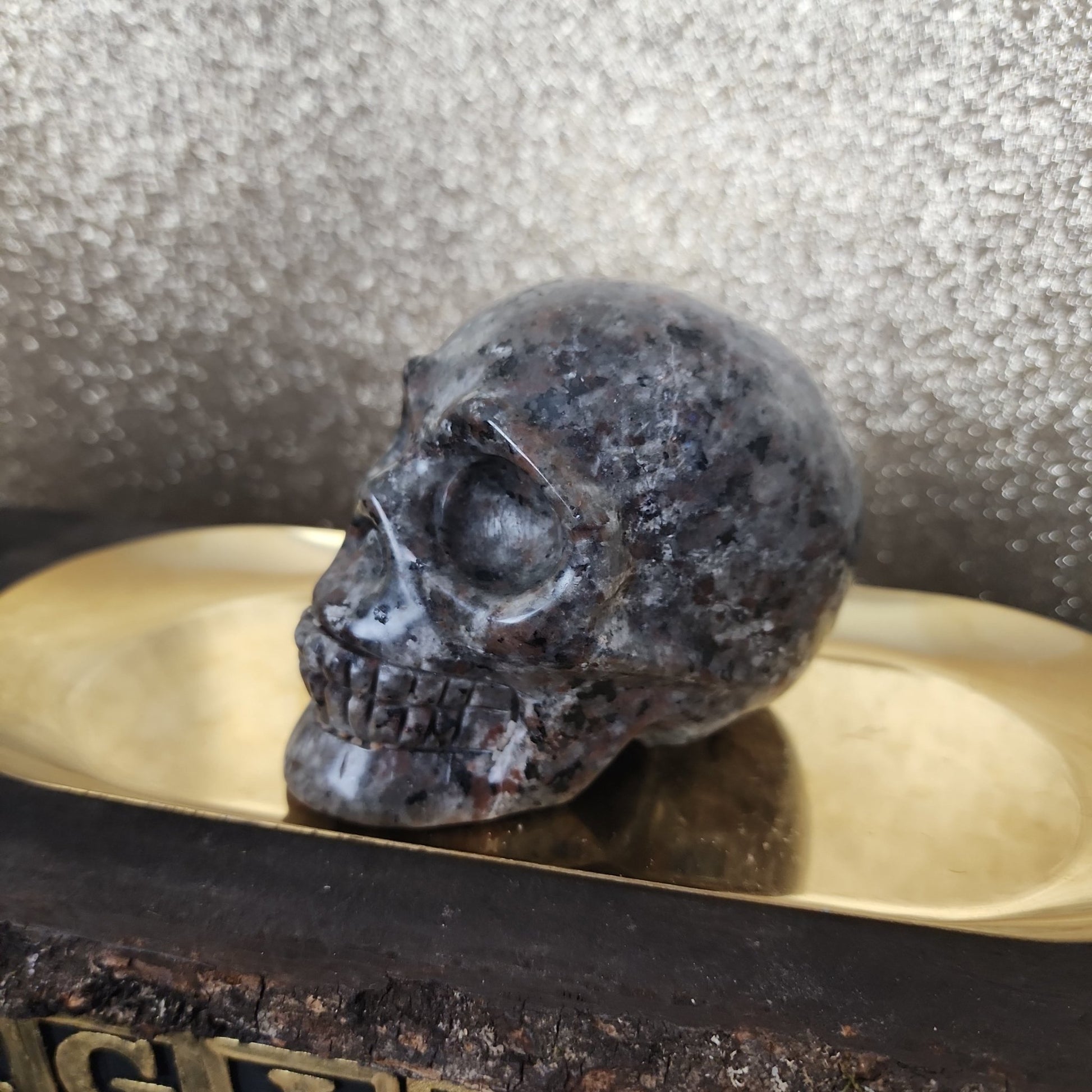 Yooperlite Skull - MagicBox Crystals